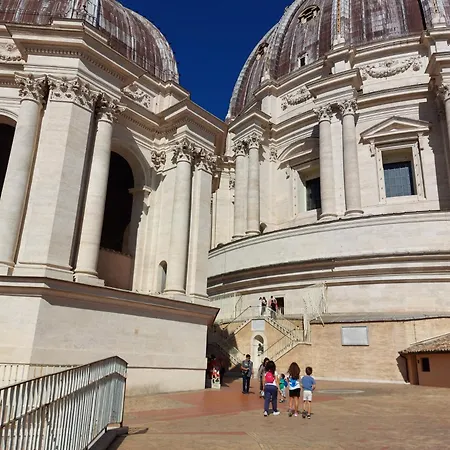 شقة Bob's Your Uncle *